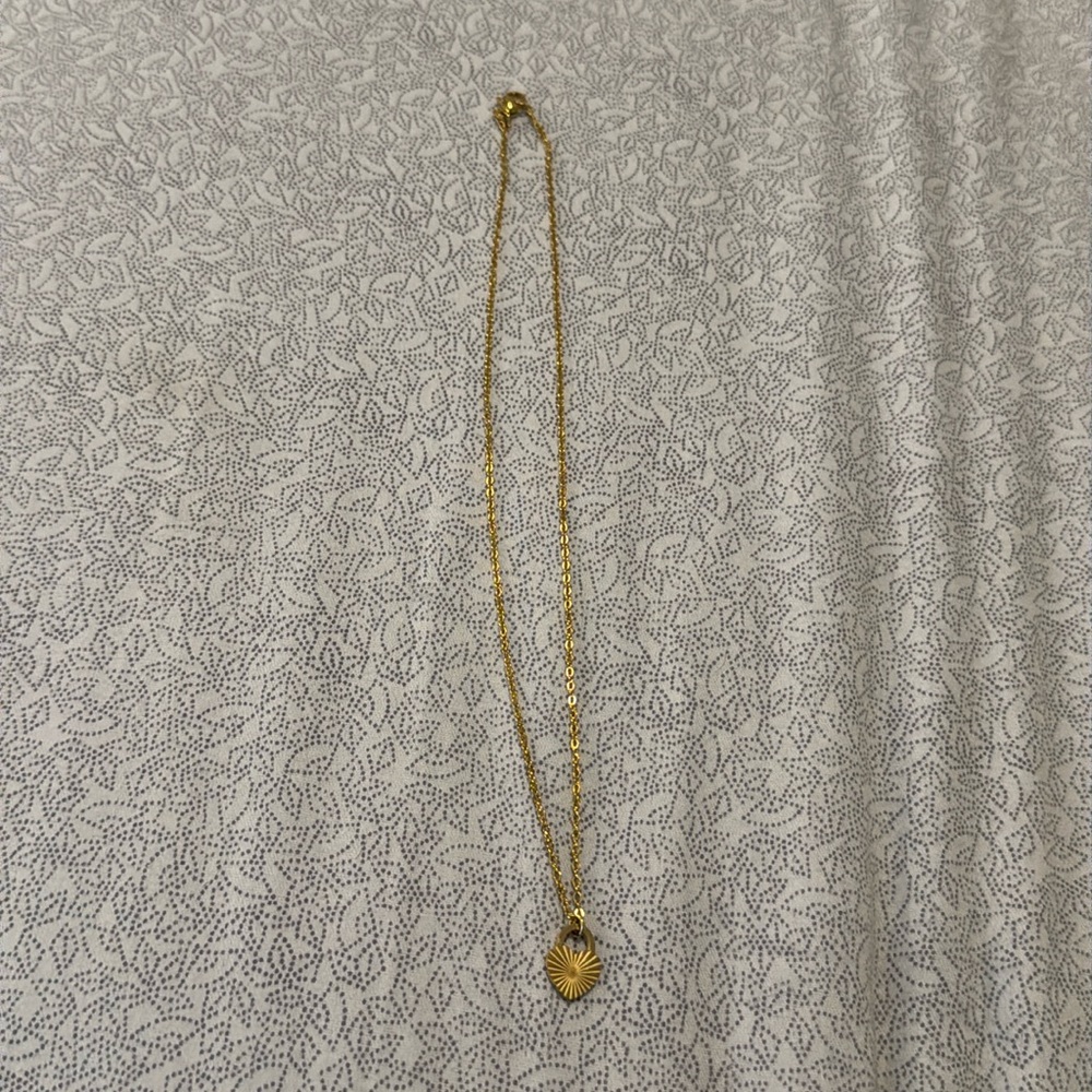 Gold Fashion Jewelry Heart Pendant Necklace - Picture 4 of 4